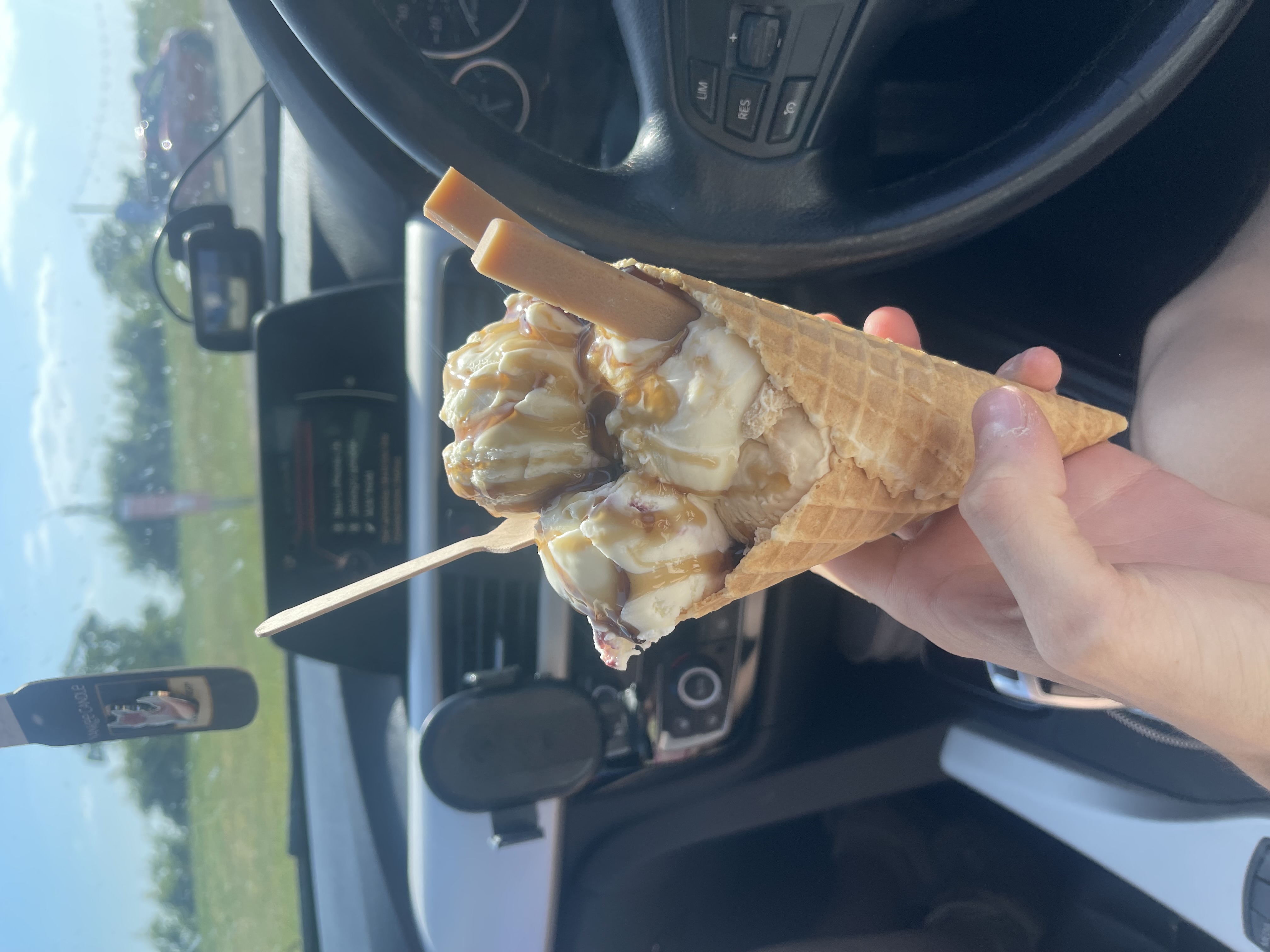 Enjoying ice cream with controlled diabetes management